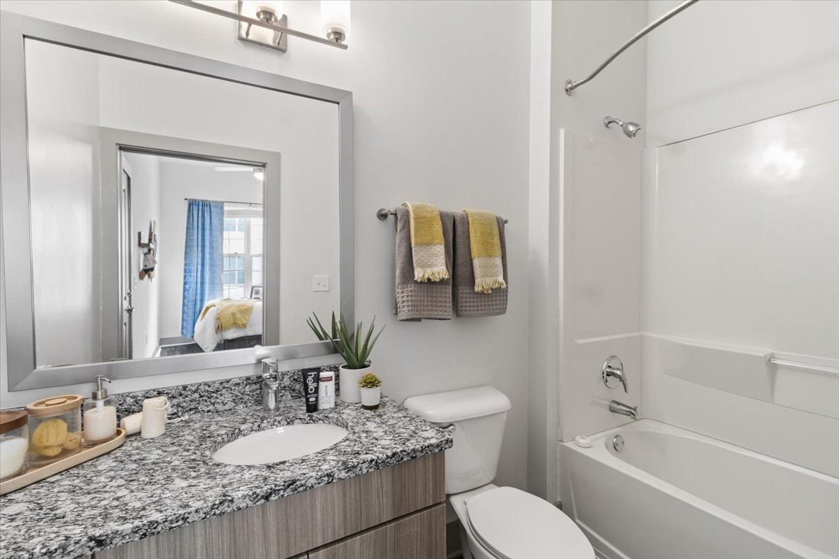 bathroom in off campus student apartments